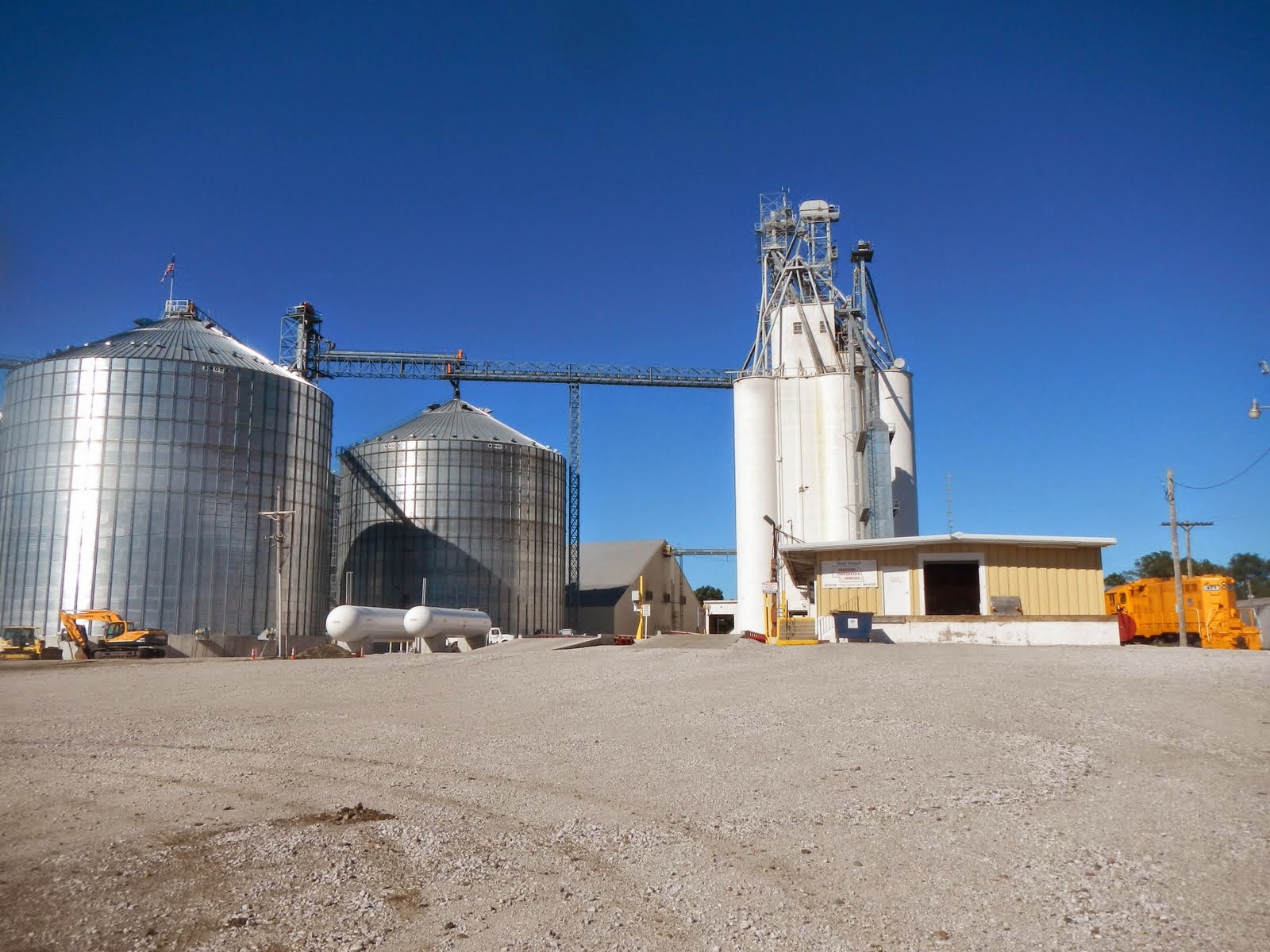 Canadian Farmers Start Building Their Own Fertilizer Storage