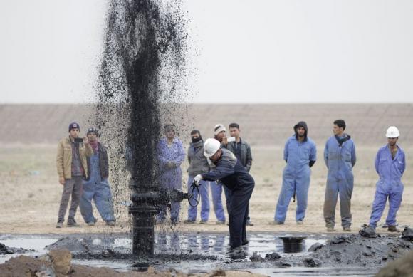 Oil Giants Propose Cuts in Development Spending in Iraq