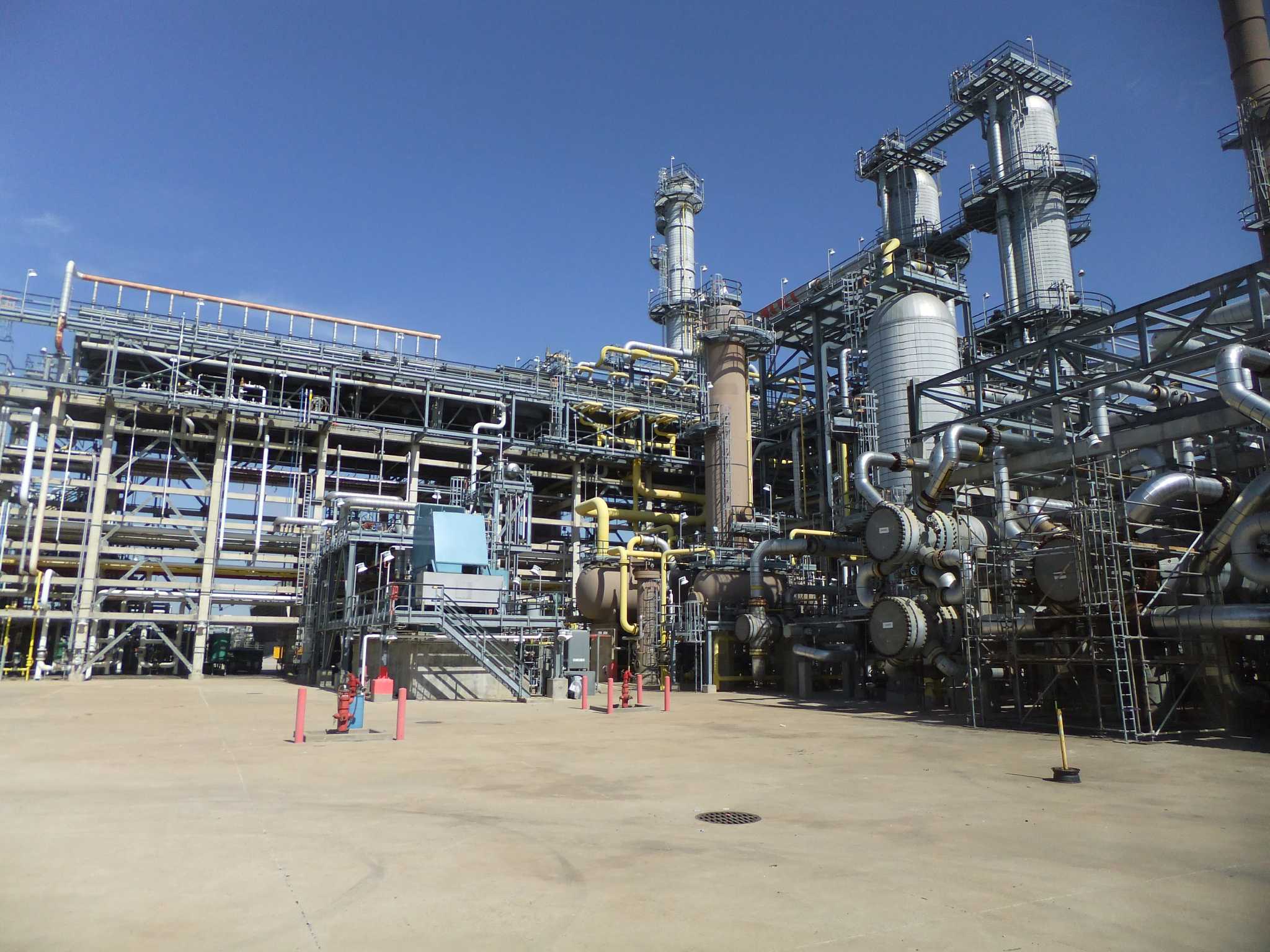 Gulf Refiners Put Off Maintenance in Anticipation of Weak Crude Prices in 2016