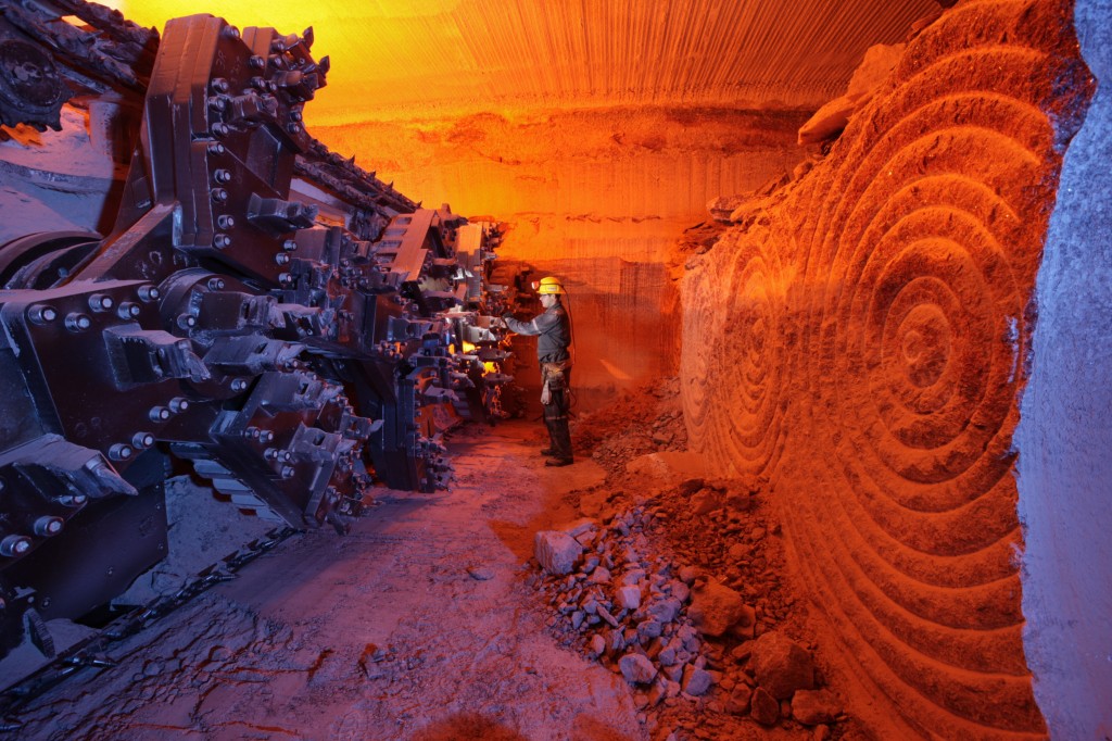 Potash Corp of Saskatchewan Curtails Output at Two Canadian Mines
